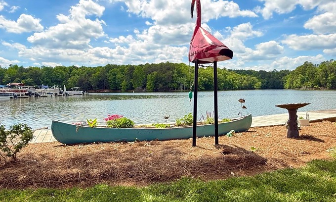 New London House | Rest at Badin Lake
