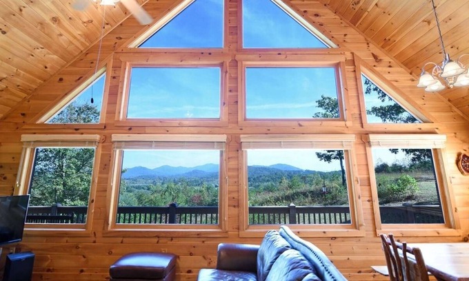 Murphy Cabin | Rest, Relax, and Reset - 4 bd/3 bth - 5min to town