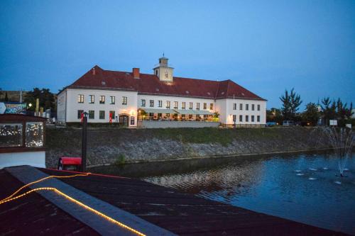 Friedrichstadt House | Restaurant und Pension Alberthafen