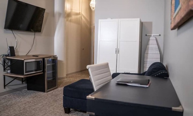 Davenport Apartment | Restful suite Downtown Davenport