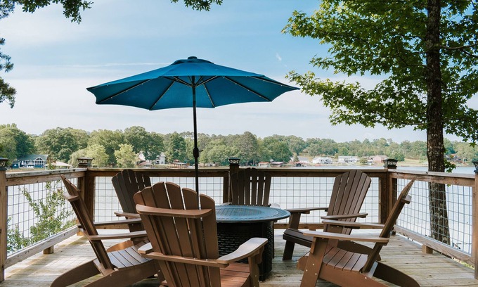Mid America House | RestfulLodge - Lakefront/15 Acres/Private Dock/Private Disc Golf Course/Kayaks
