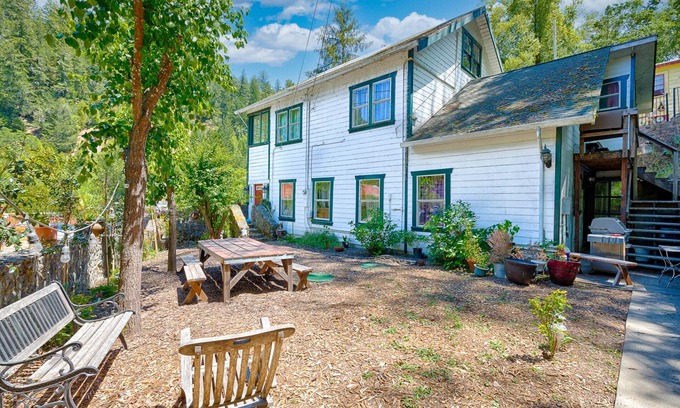 Cazadero Bed & Breakfast | Restored 1890's Historic Inn near coast and hiking!