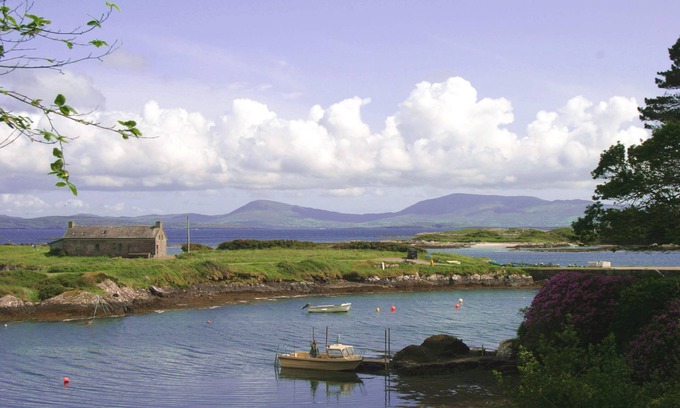 Castlecove Cottage | Restored 18th C. Coastguard cottage on shore of beautiful Kenmare Estuary
