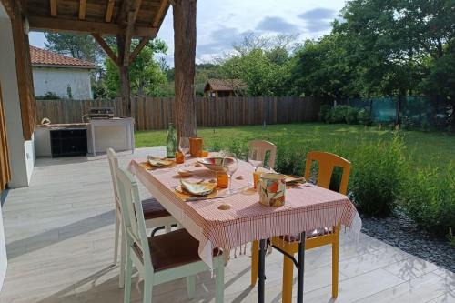 Leon House | Restored barn in its Landes airial