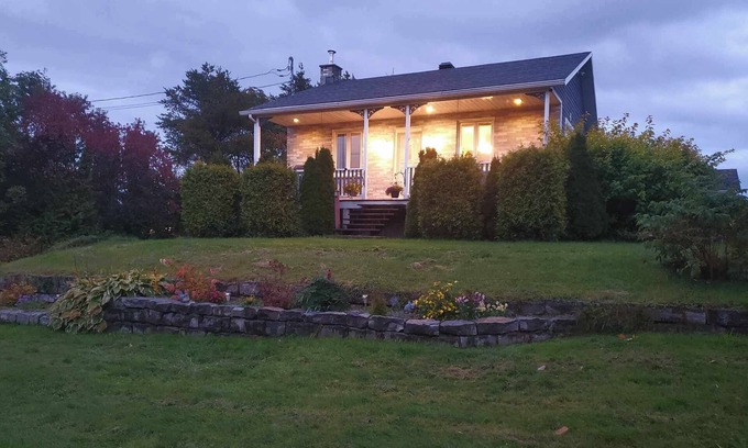 Saint-Tite-des-Caps House | Retraite en Pleine Nature. Animaux Acceptés