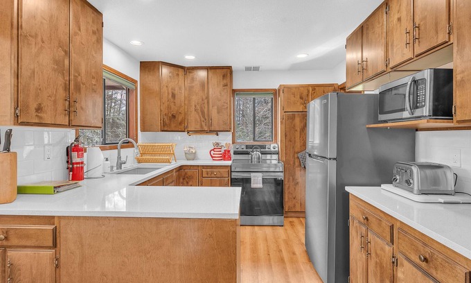 Cloverdale House | Retreat 101-Picturesque Scenery-Large Deck-Modern Amenities-Fireplace-13 Acres