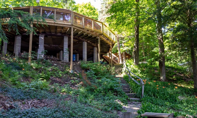 Utterson Cottage | Retreat 360: A Mid-Century Modern Muskoka Escape with Lake Access