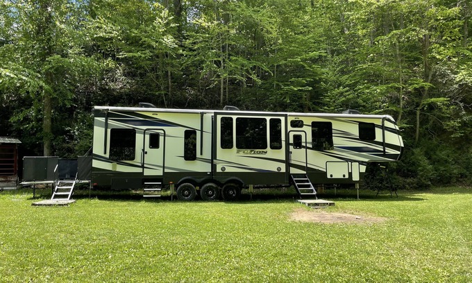 Fairview House | Retreat at Garren Creek (RV)