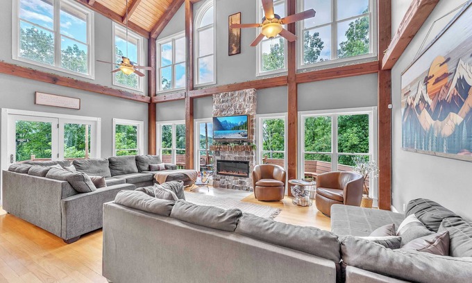 Wildwood House | Retreat at Wildwood with Hot Tub