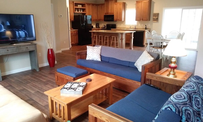 Hendersonville House | Retreat In The Woods Yet Close To Everything!
