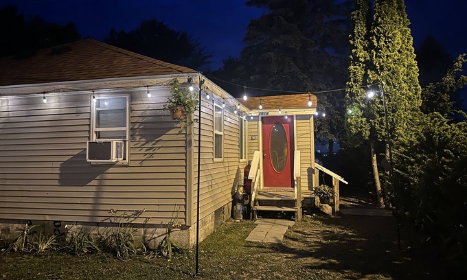 Sylvan Beach House | retreat next to Sylvan Beach