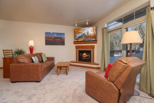 Willow Grove House | Retreat on the Blue Condo: Your Riverfront Retreat
