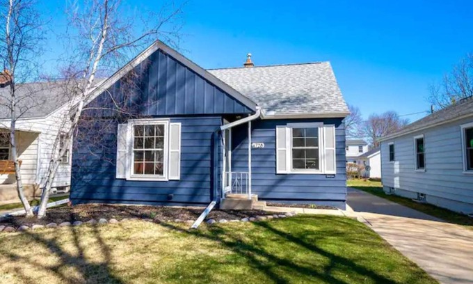 Shorewood House | Retreat to the Bay
