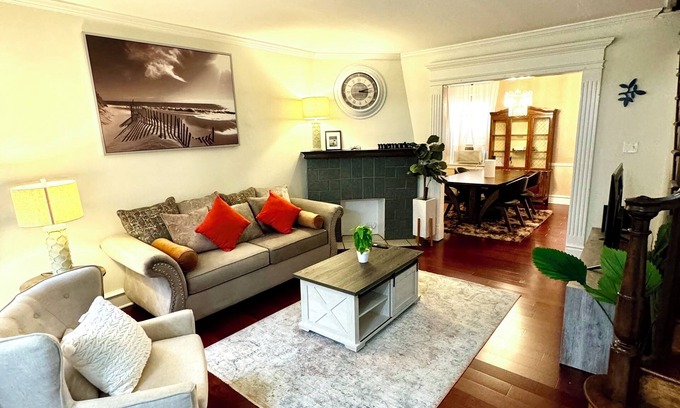 Wynnefield House | Retreat to this harmonious and tranquil home in the quiet neighborhood