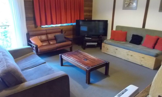Thredbo Apartment | Retro 2 Bedroom Apartment