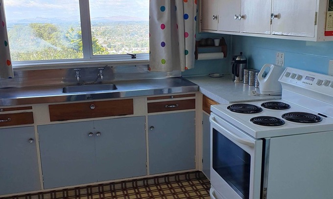 Marewa House | Retro 70's themed home with a view on Hospital Hill