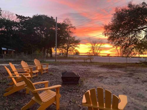 Fort Walton Beach - Destin House | Retro by the Bay Close to Beach Eglin PetFriendly