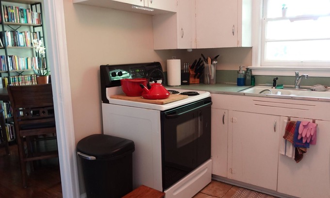 Athens House | Retro Chic in Normaltown