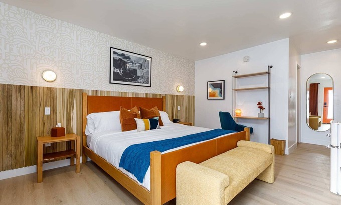 Kanab Apartment | Retro Chic l Swim & stargaze at Quail Park Lodge