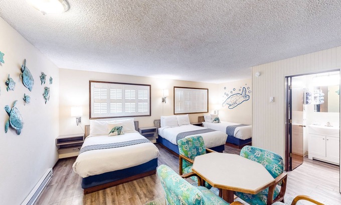Bandon House | Retro-chic room near beach with fast WiFI - walk to downtown shops & eateries