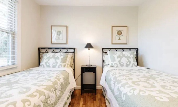 Travelers Rest House | Retro-Reno 3br 2ba perfect 4 R&R in the ❤️ of TR!