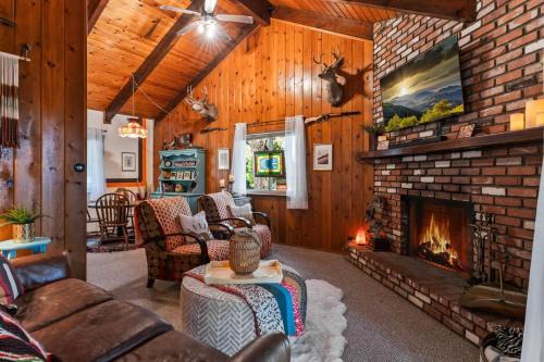 Arrowhead Villas House | Retro Retreat, BBQ, Patio with Outdoor Seating!