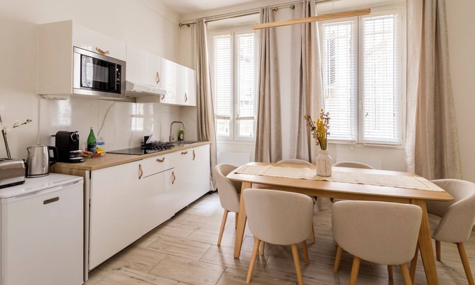 2nd Arrondissement House | Reva Suites