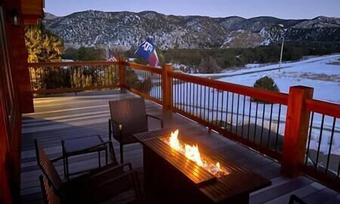 Salida Cabin | Reveille Mountain View Cabin