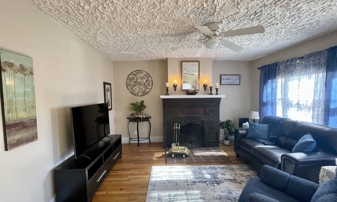 Pueblo House | Revitalize at Sapphire House in this beautiful 1 bedroom duplex.