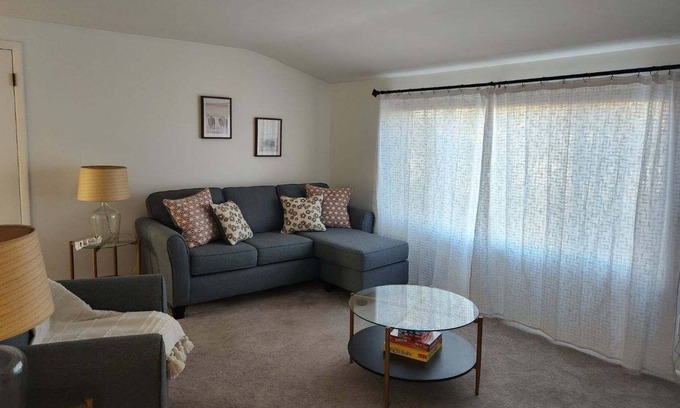 Cheektowaga Apartment | Rex's Wellington Flat near the Buffalo Airport