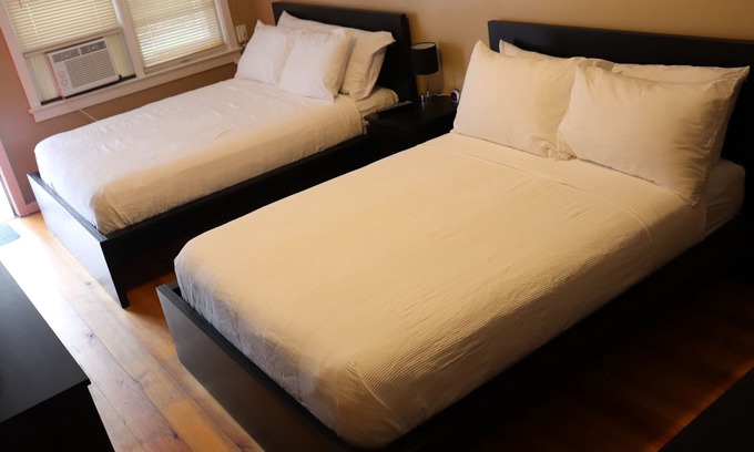 Roscoe Apartment | Reynolds House Inn - Motel Strip - Room 4
