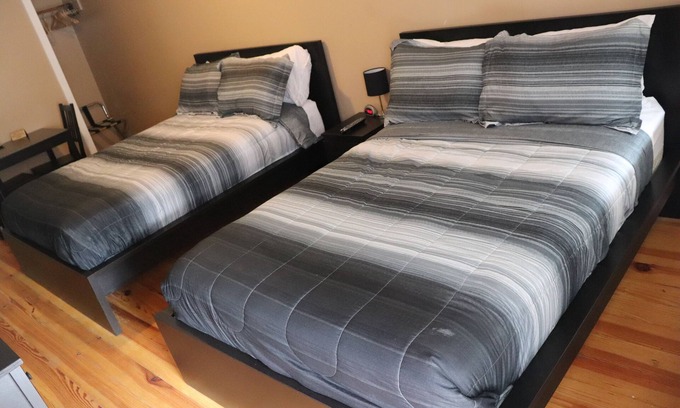 Roscoe Apartment | Reynolds House Inn - Motel Strip - Room 9