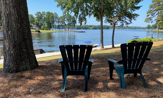 Lake Oconee Villa | Reynolds Lake Oconee Resort Fishtales Lodge lakefront 4BR/3BA.