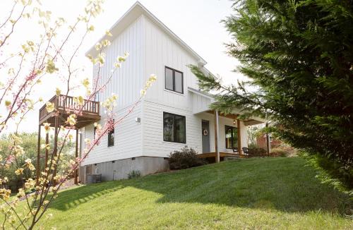 Woodfin House | Reynolds View