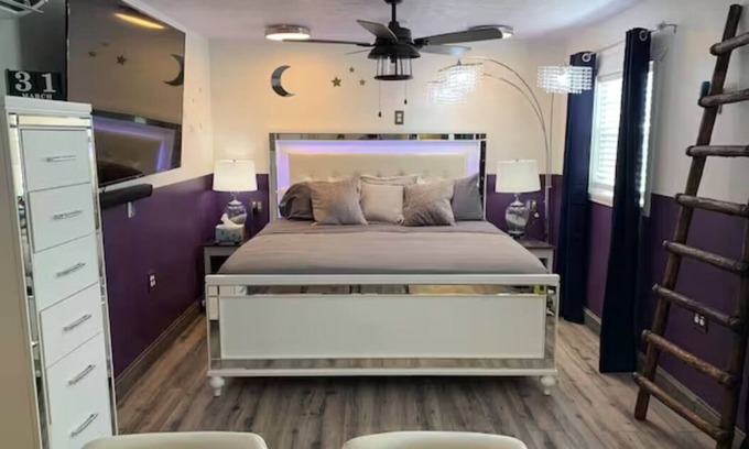 Hurricane Cabin | Rhinestone Cowboy