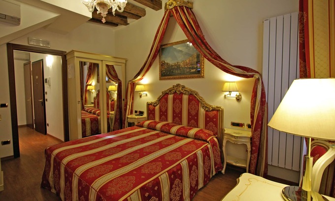 San Polo Apartment | Rialto Bridge located in the very heart of Venice. All Inclusive WiFi