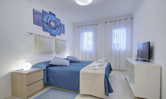 San Polo Apartment | RIALTO MARKET NEW 5pax 3bed 2bath Wifi PowerAircnd