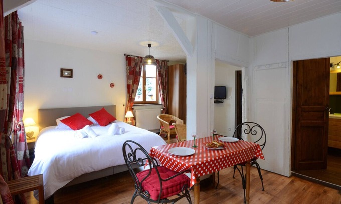 Ribeauville Apartment | RIBEAUVILLE city center - Gîte des Ménétriers, LE TOKAY - TripAlsace