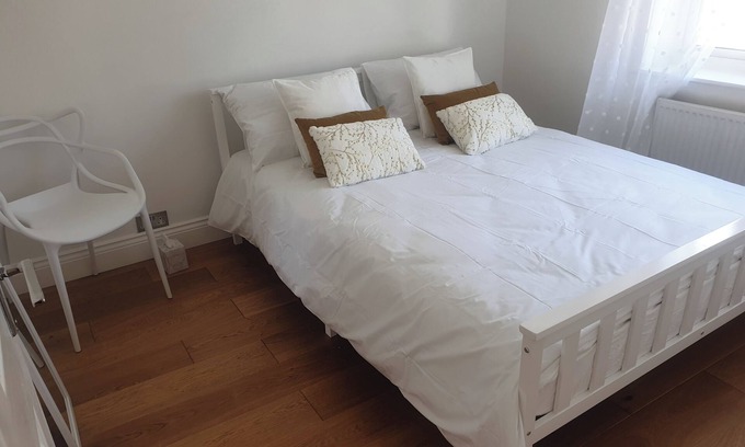Tudor Apartment | Richmond Retreat A Gem!