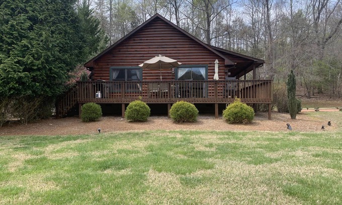 Rutherfordton Cabin | Ridge View Cabin with Fireplace Pet Friendly 2.7 miles from TIEC