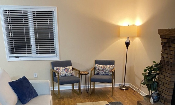Kingsport House | Ridgefields Townhome #1 - 5mins from Downtown & Golf Course