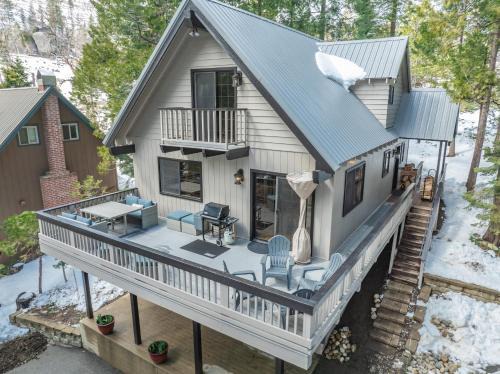 West Village House | Ridgeview Retreat Location Meets Comfort Ac!