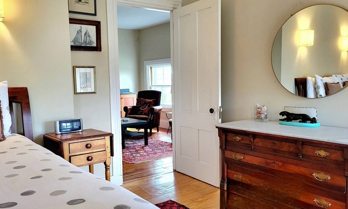 Federal Hill Apartment | Right on Broadway - Sunny, Private Apartment