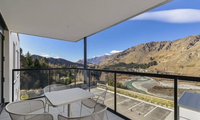 Arthur's Point Apartment | Rihir Apartment @ the base of Coronet Peak