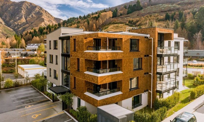 Arthur's Point Apartment | Rima Apartment at the base of Coronet Peak