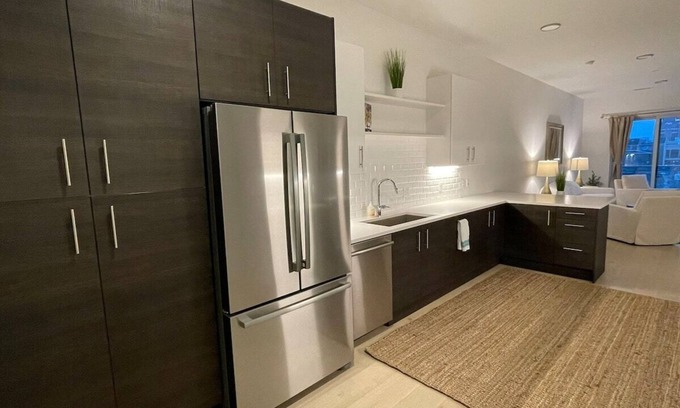 River North Art District Apartment | RINO Luxury Apt walk 2 Stadium, shops, restaurants