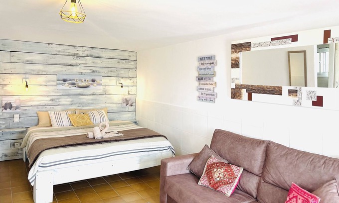 Vinuela Apartment | Risa, pool, jacuzzi & private terrace