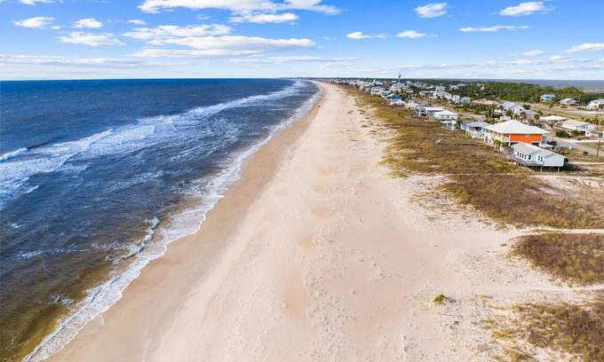 East End House | Rise N Shine: 2 BR Cozy Cottage on Gulf Beaches- Sleeps 7, Pet Friendly!