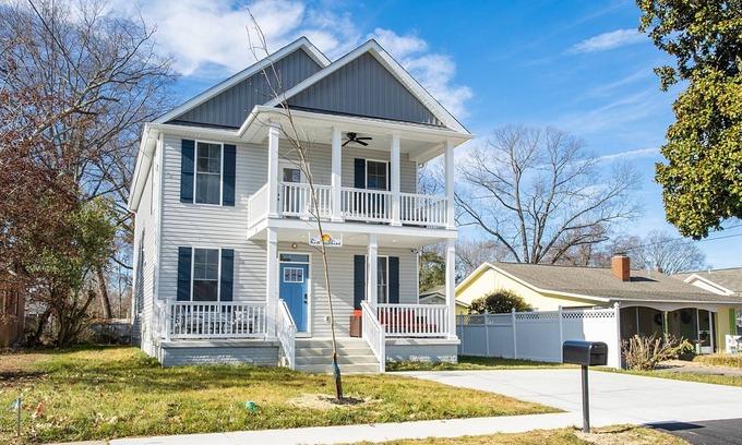 Issue House | Rise ‘n Shine Colonial Beach Getaway!
