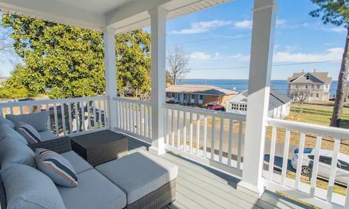 Issue House | Rise N' Shine ~ Enjoy Potomac River Views & Quick Walk to the Beach!